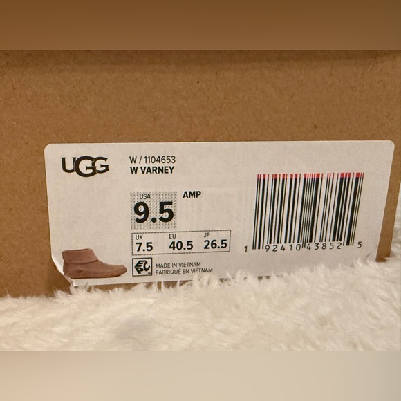 UGG Women 9.5 Ankle Boot Bootie Varney Tan Suede #1104653 Tan - New In Box - Picture 9 of 9
